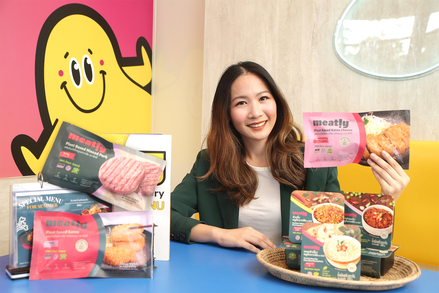 “Meatly!” แพลนต์เบสโปรตีนพรีเมียมจาก “เบทาโกร” เปิดตัวซีรีส์อาหารพร้อมทาน ประเดิมเสิร์ฟเมนูอาหารไทยรสชาติจัดจ้าน 