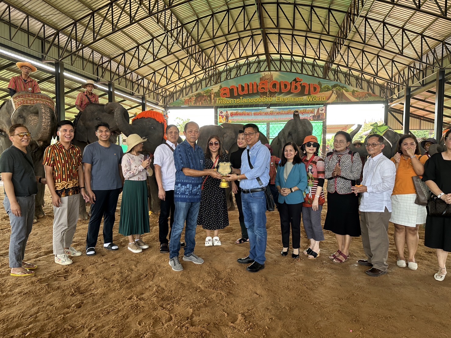 สุรินทร์ เจ้าภาพจัดประชุมจัดตั้งเครือข่ายวัฒนธรรมไทย-ฟิลิปปินส์ ลงนามให้ช้างเป็นสัญลักษณ์แห่งสันติภาพโลก