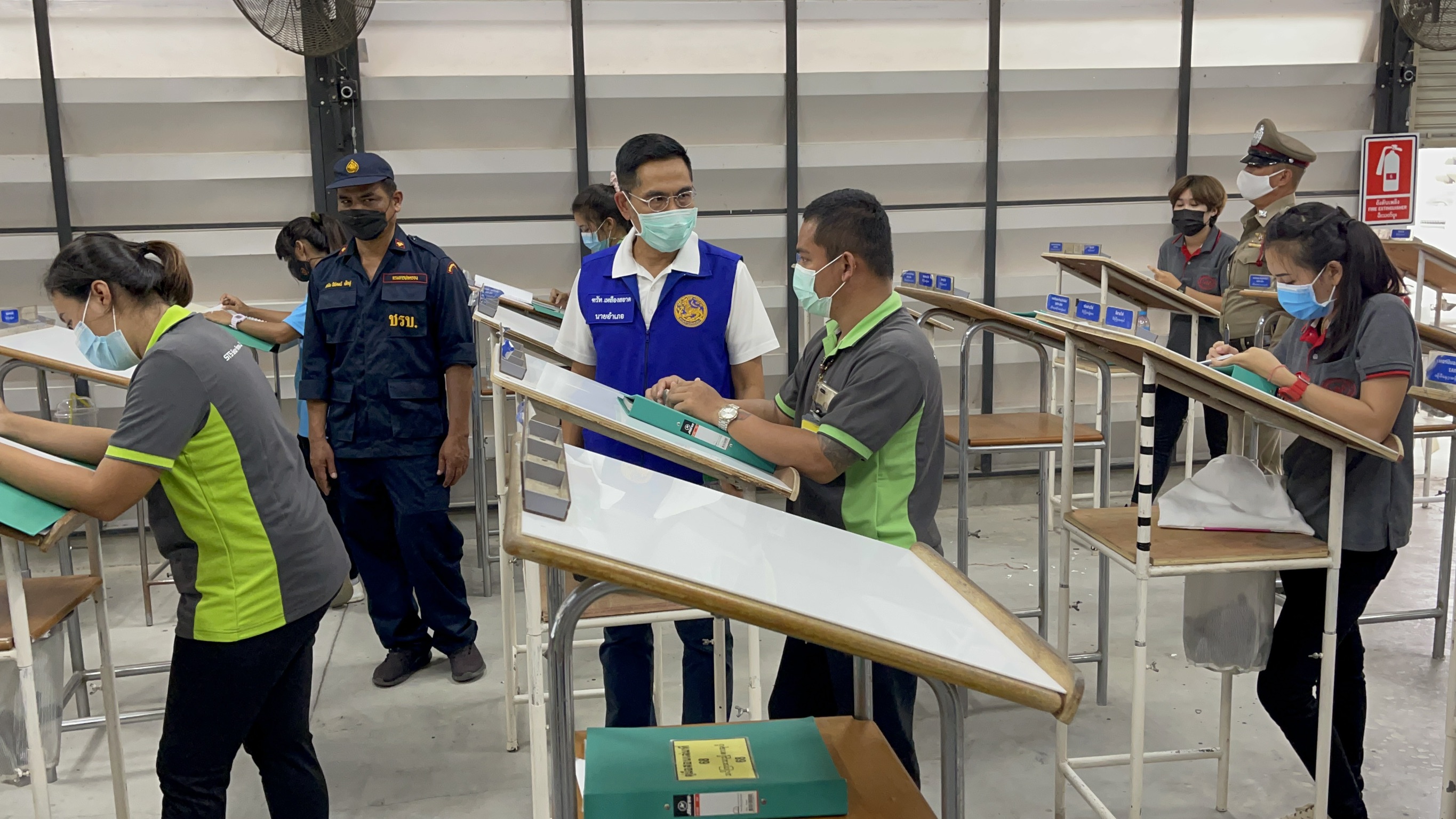 พ่อเมืองกาญจน์ เข้ม สั่ง 2 อำเภอ จู่โจมตรวจ 2 รง.ใหญ่ สแกนคนงานเมียนมา 15,000 คน สกัดโควิด