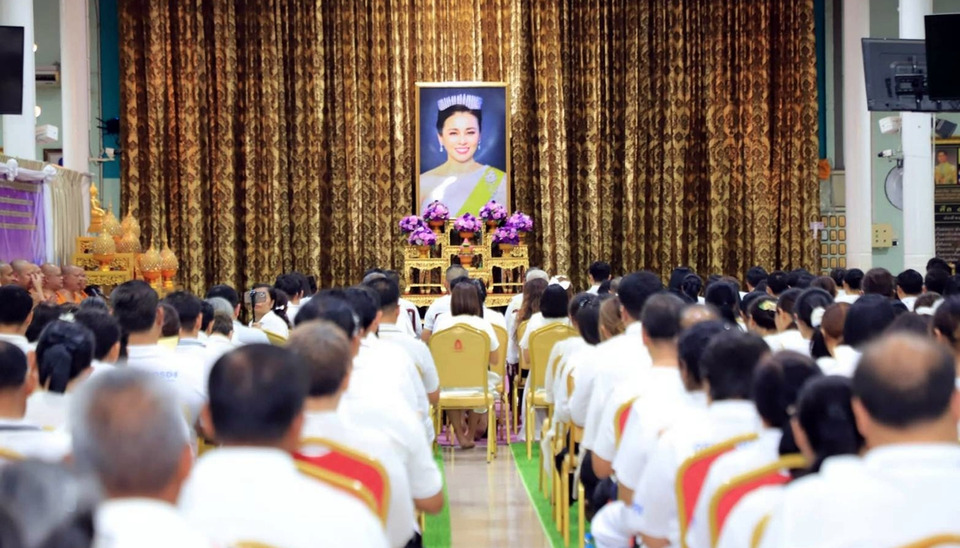 อ่างทองจัดพิธีเจริญพระพุทธมนต์ ถวายพระราชกุศลพระบรมราชินี เนื่องในมหามงคล 4 รอบ
