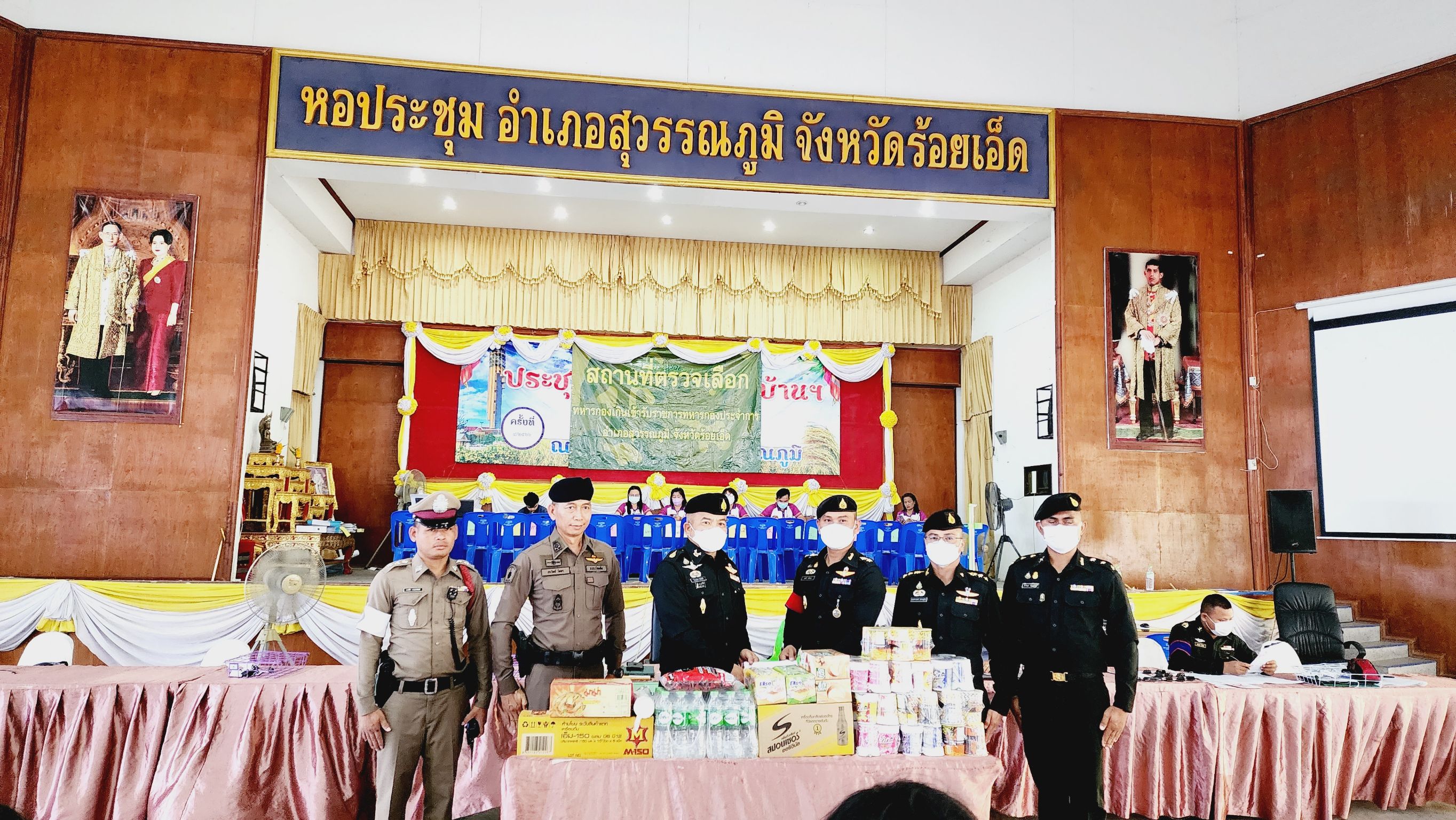ผบ.กองพลทหารราบที่ 6 ตรวจเลือกทหารกองเกินเข้ารับราชการทหารที่อำเภอสุวรรณภูมิ ร้อยเอ็ด