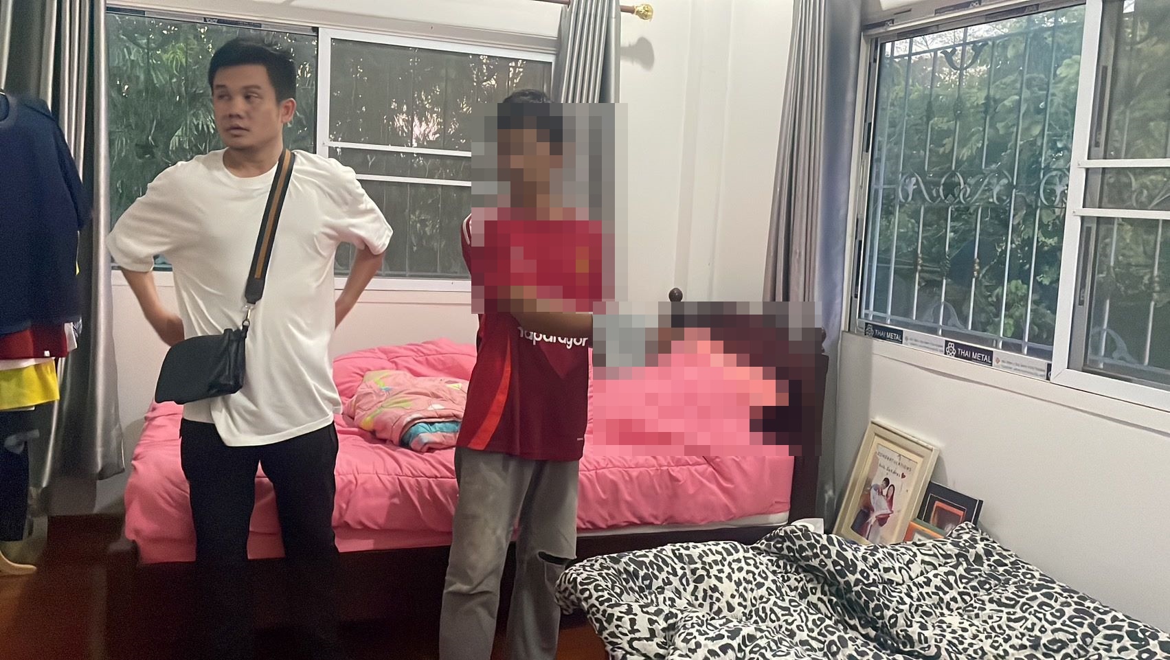 ตำรวจบุกรวบตีนแมวยกเค้าบ้านผกก.รวมมูลค่าร่วม 2 ล้าน เจ้าตัวสารภาพทำมาแล้ว 4 หลังคาเรือน 