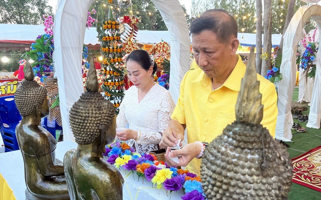 นอภ.หัวหิน เปิดงานปิดทองพระพุทธเจ้า 28 พระองค์ และรูปหล่ออดีตเจ้าอาวาสวัดห้วยสามพันนาม 
