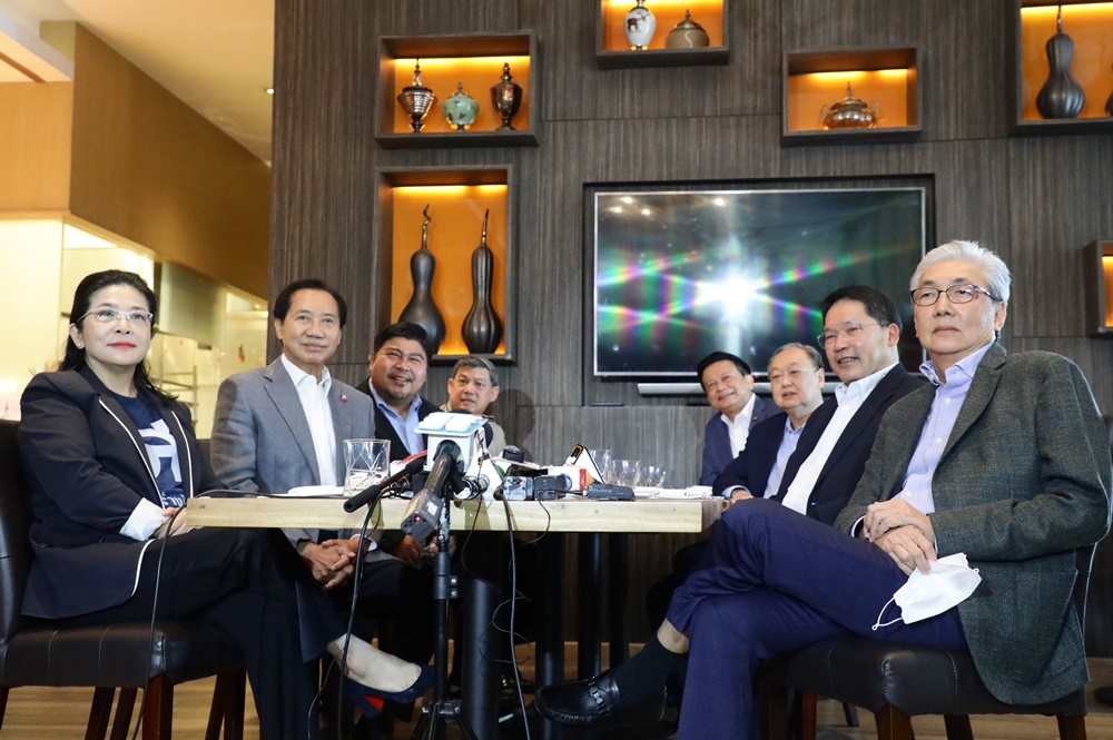 "ทสท.-สอท." ประกาศจับมือพันธมิตรทางการเมือง ยังไม่ควบรวม “สมคิด” ลั่นไม่สนตำแหน่ง บอกเป็น “นายกฯ” ต้องฟ้าประทาน 