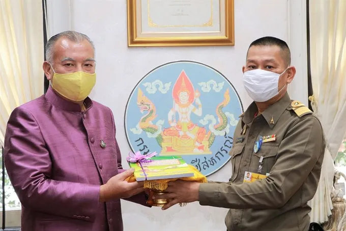 กตส. น้อมเกล้าฯ ถวายสมุดบัญชีครัวเรือน สำหรับจัดทำถุงยังชีพเพื่อการศึกษาพระราชทาน
