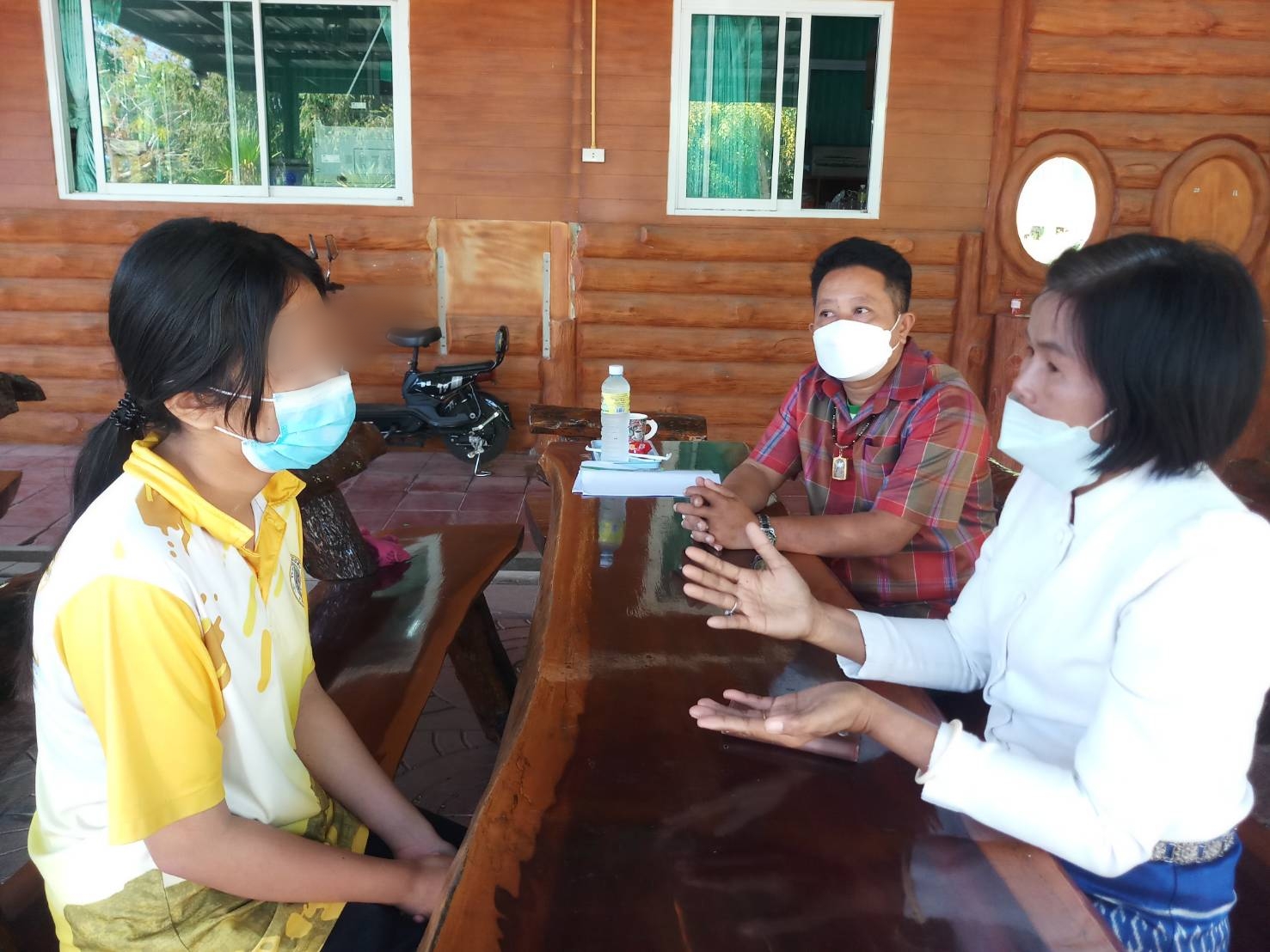น้องนักเรียนหญิง ม.4 สุดดีใจ "ศิริราช" ให้ดวงตาเทียมฟรีโดยไม่ต้องเสียค่าใช้จ่ายใดๆ​ พร้อมปิดบัญชีงดบริจาค