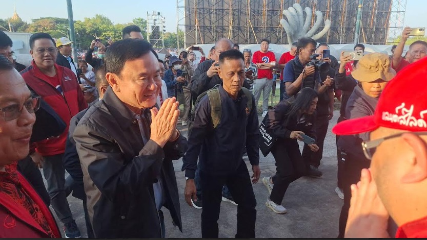'ทักษิณ'ยิ้มแจ่มใสดีใจ 18 ปีหวนกลับเหยียบแผ่นดินเมืองอุดรอ้อนเลือก'ป๊อบ'ศราวุธเบอร์2