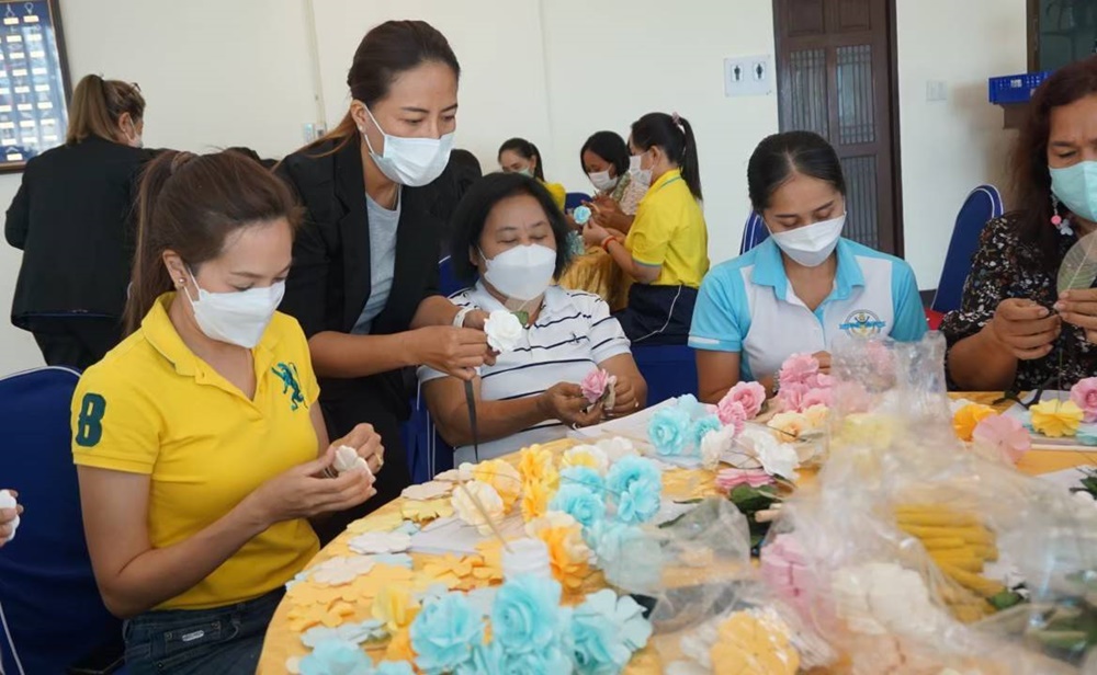 ชมรมภริยากองเรือยุทธการ ชวนแม่บ้านในชุมชนบ้านพัก กร. ฝึกทักษะงานฝีมือเพิ่มรายได้ 
