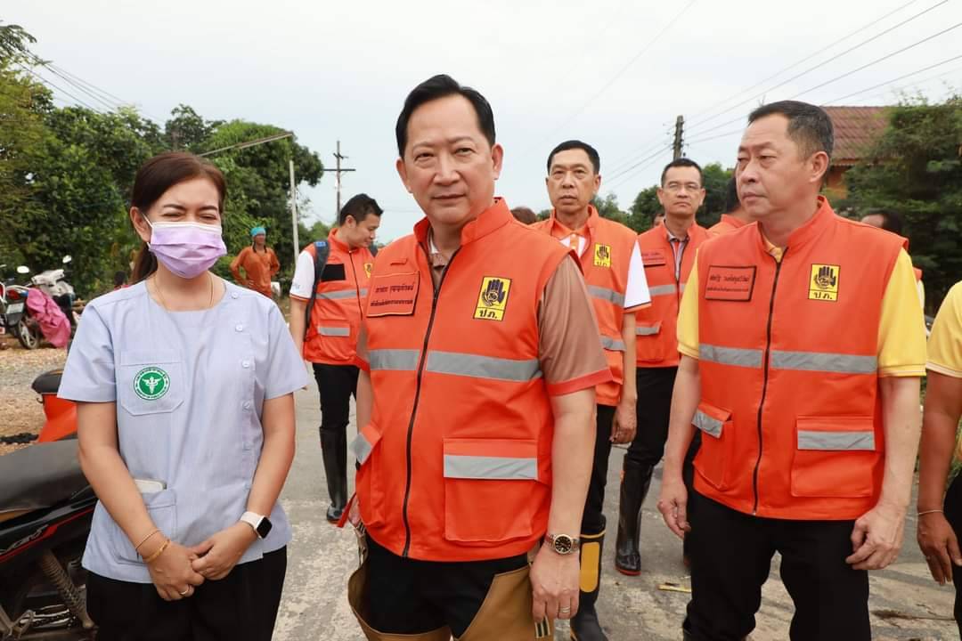 อธิบดีปภ.นำทีมลงพื้นที่ติดตามการสูบระบายน้ำ-ให้กำลังใจผู้ประสบภัยในพื้นที่ อ.สิงหนคร - อ.ระโนด จ.สงขลา  