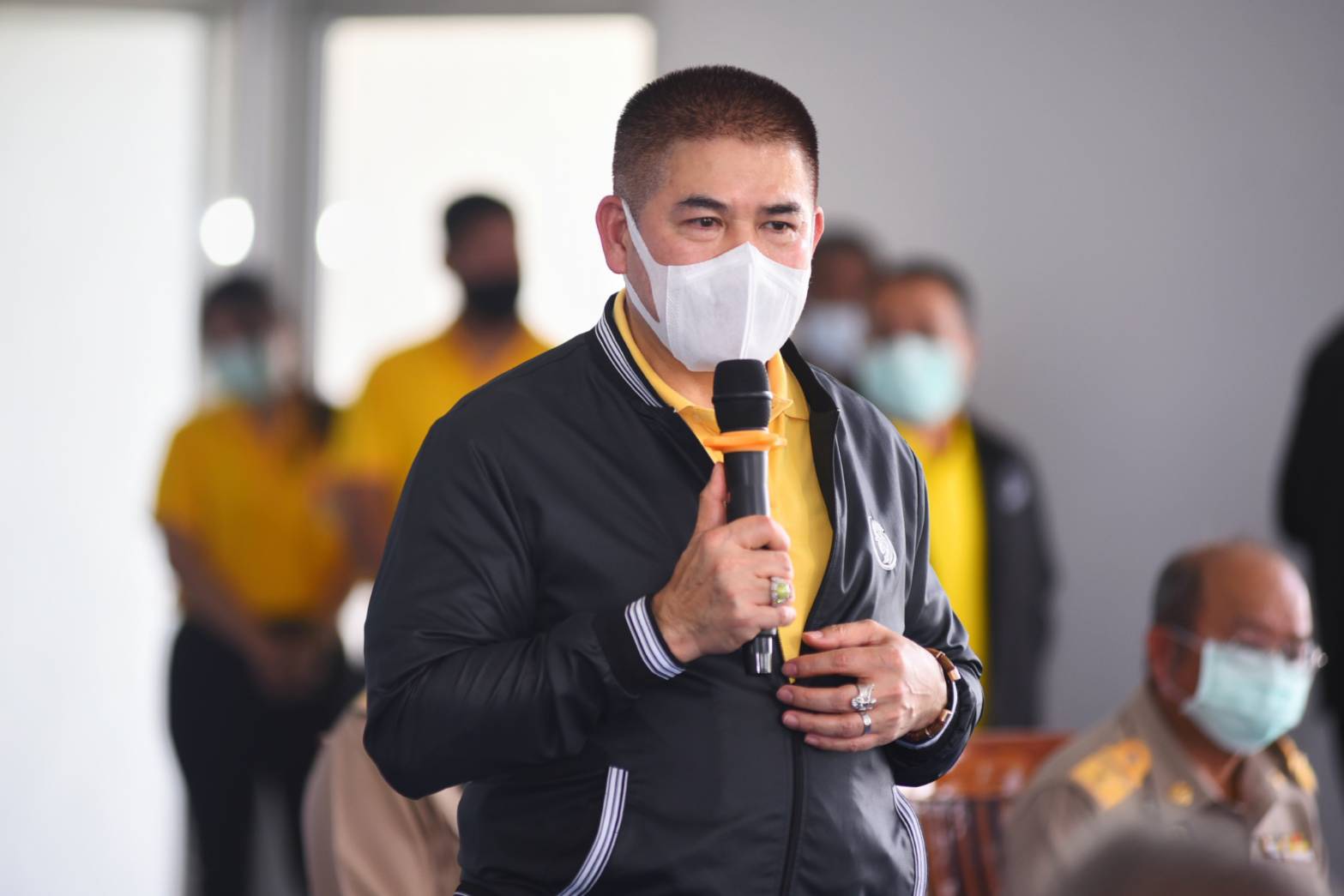 รมช.ธรรมนัส เดินหน้าโครงการ EEC พร้อมมอบถุงยังชีพแก่พี่น้องเกษตรกร 