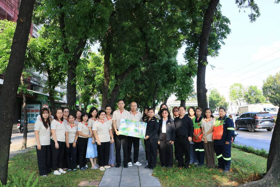 รับมอบบล็อกปูพื้นคอนกรีต นำไปปูทางเดินในสวน 15 นาที 