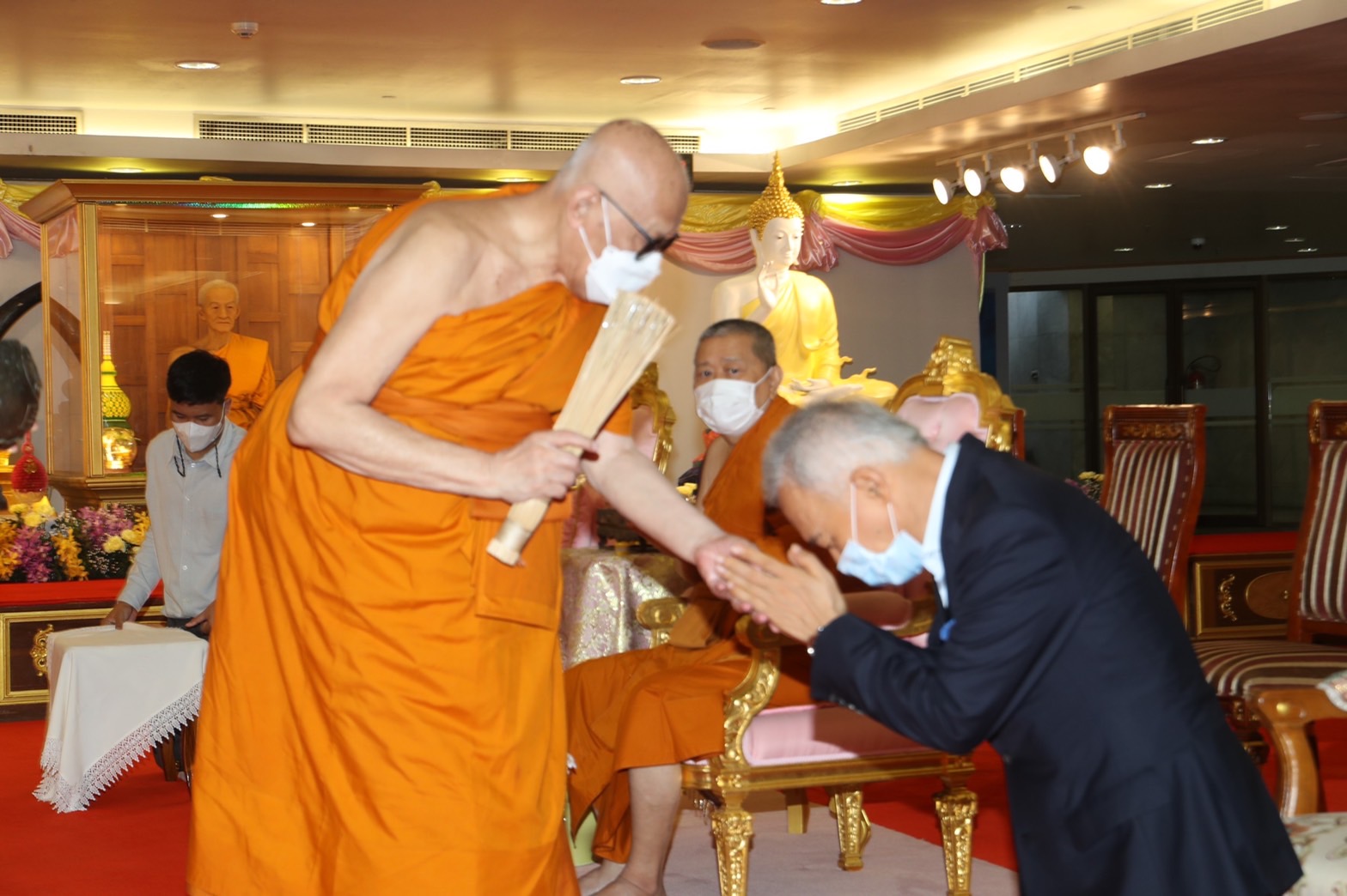 "สุวัจน์" ทำบุญวันเกิด 67 ปี ขอพรให้ประเทศชาติพ้นวิกฤต "โควิด–ศก." ปชช.มีความสุข ศก.กลับมาเหมือนเดิม