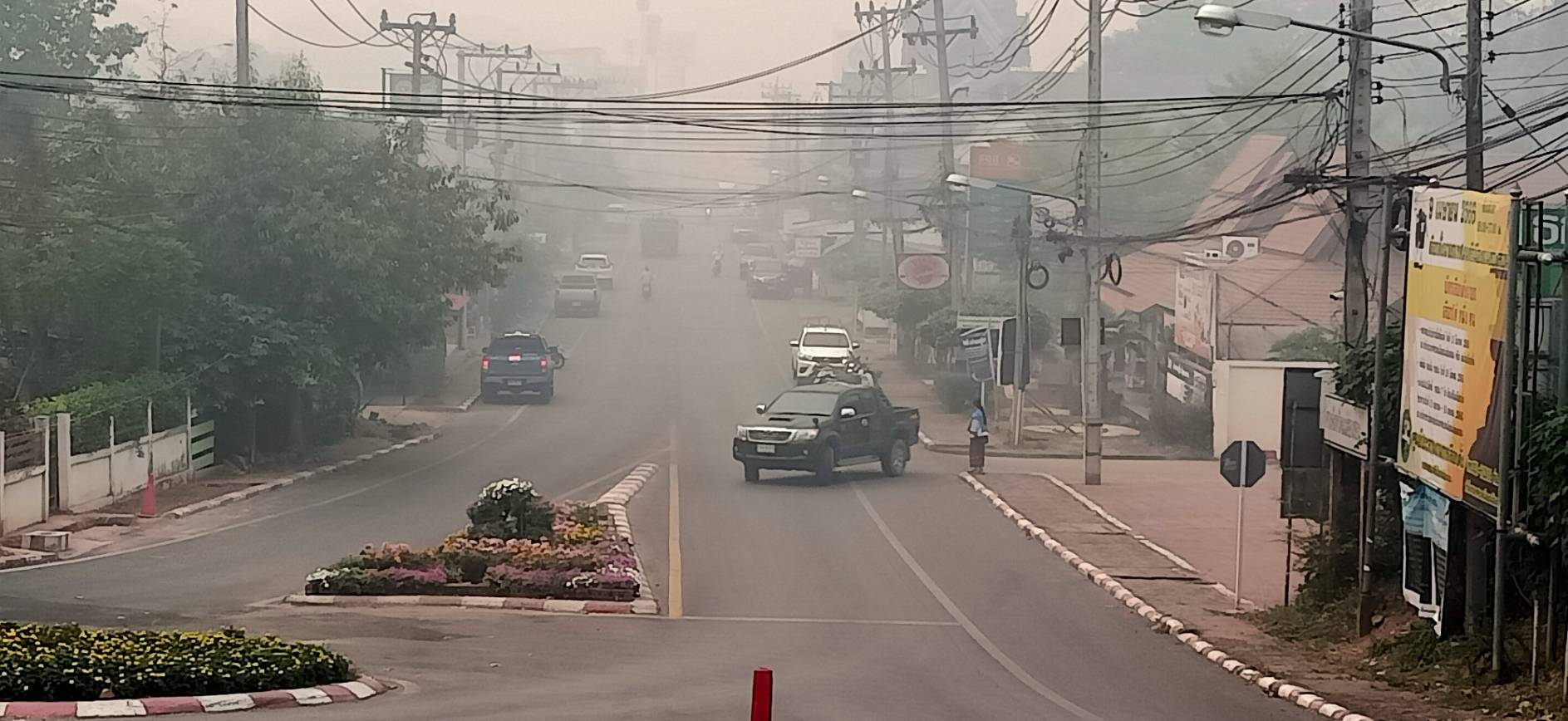แม่ฮ่องสอนเร่งช่วยแหลือราษฎรถูกไฟป่าลามไหม้บ้านวอดทั้งหลัง