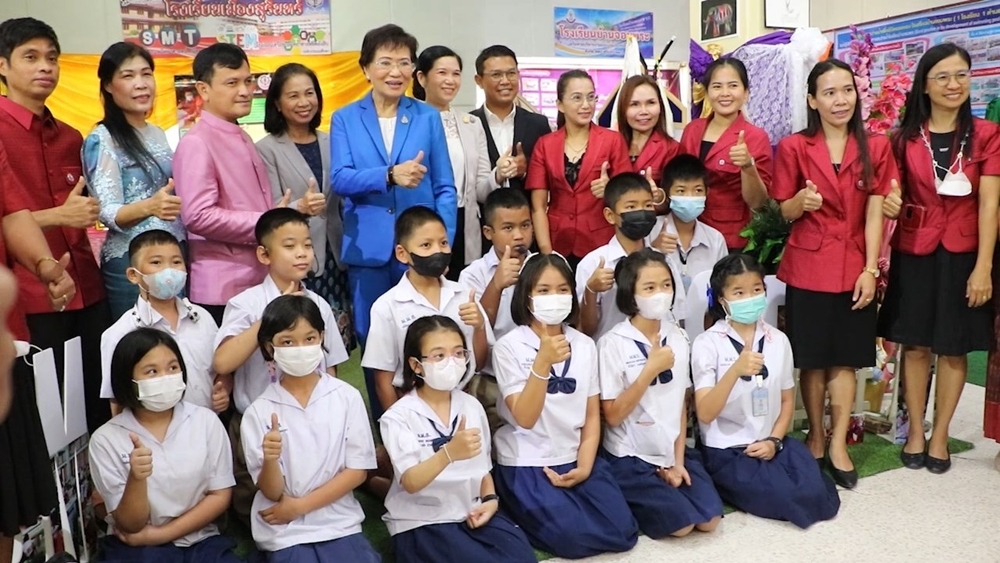 "คุณหญิงกัลยา" ลงพื้นที่เมืองช้าง มอบนโยบายย้ำพัฒนาคุณภาพการศึกษา 
