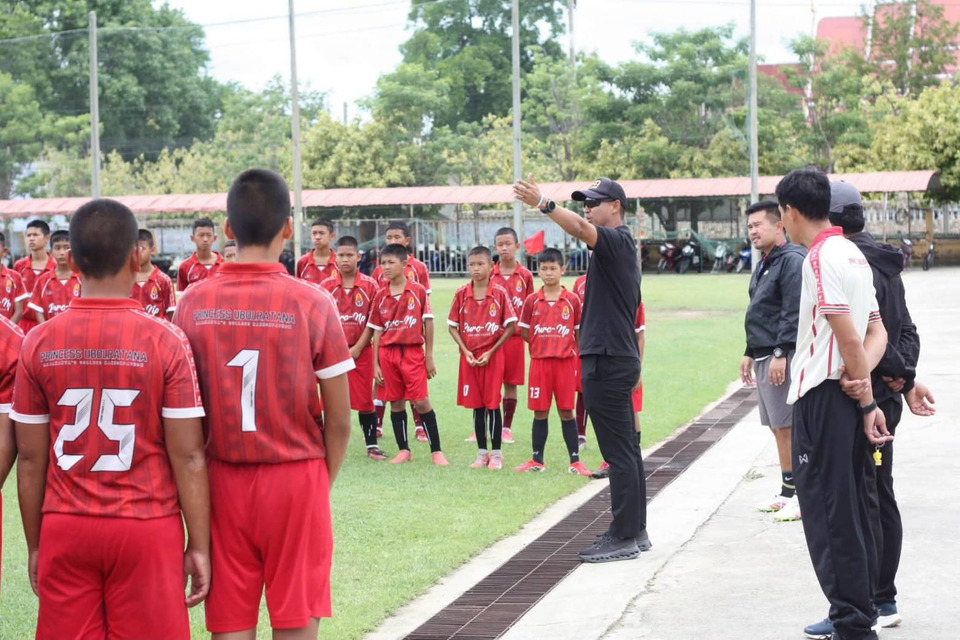 “โค้ชเต้ย” เดินหน้าปั้นเด็กท้องถิ่นผ่านฟุตบอล สร้างนักกีฬา–โค้ช–คน สู่อนาคตในโครงการ “หนึ่งใจให้กีฬา” 