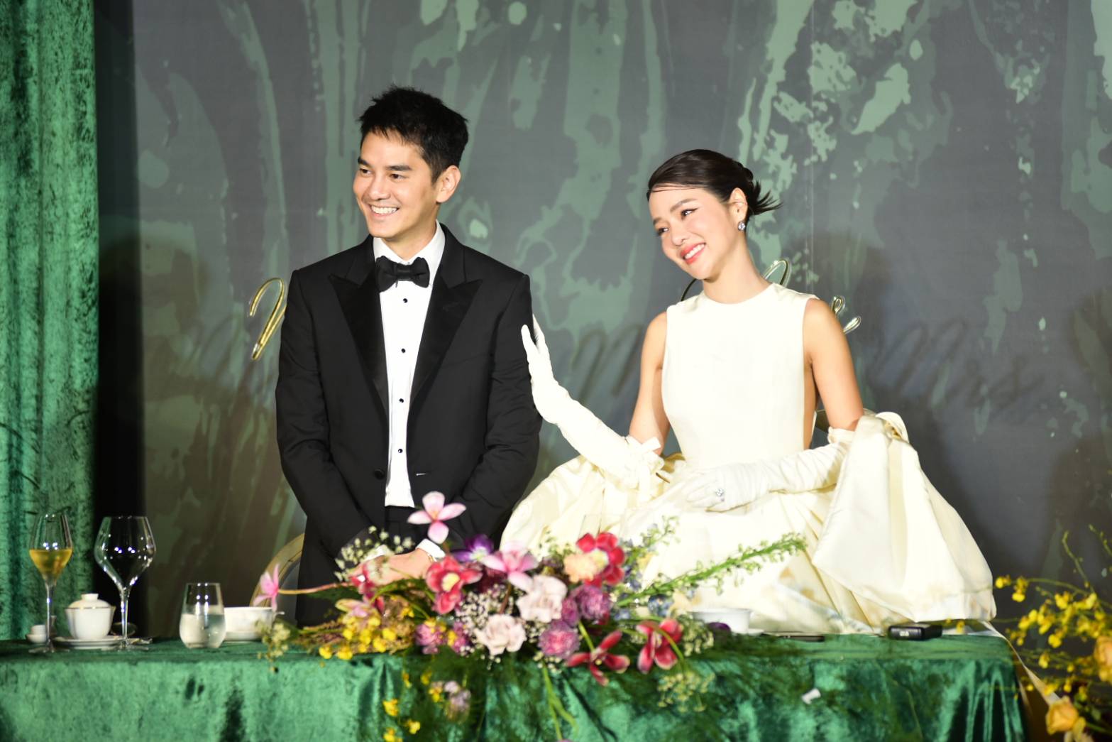 ฉลองมงคลสมรส "แอร์-ไอซ์" สุดหวานชื่น สัญญาจะดูแลกันและกันให้ดีที่สุด (ประมวลภาพ)