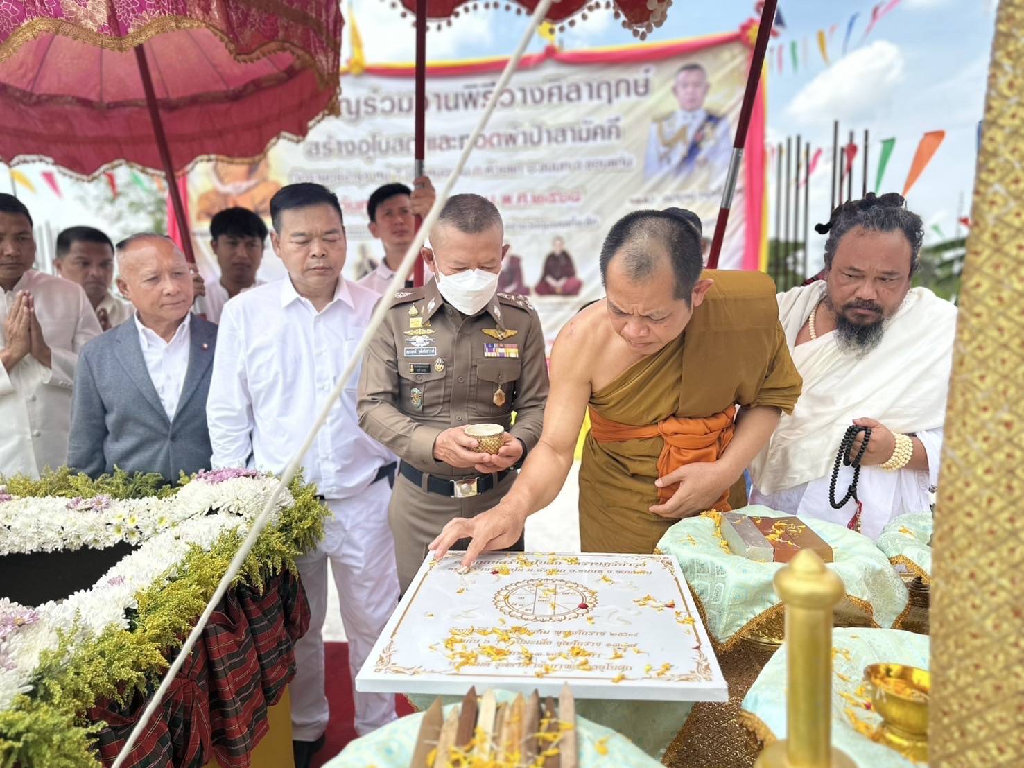 ปรึกษาพิเศษ ตร.วางศิลาฤกษ์ สร้างอุโบสถ-ทอดผ้าป่าสามัคคี 