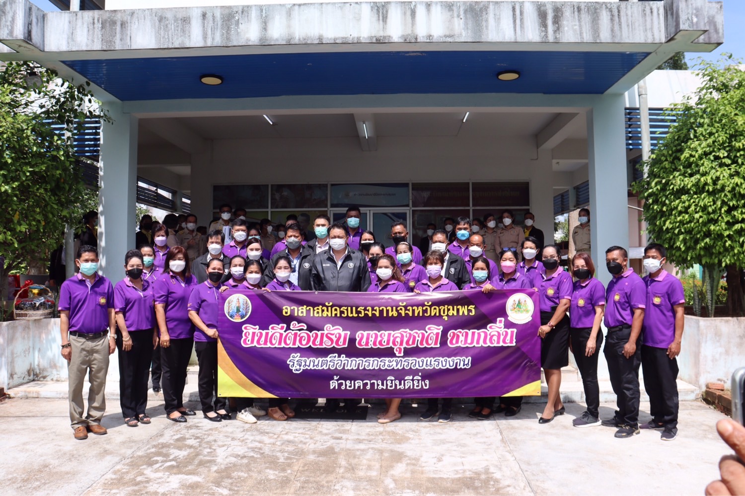 รมว.สุชาติ ลงพื้นที่ปั้นผู้ประกอบการต่อยอดธุรกิจสมัยใหม่ พบปะให้กำลังใจอาสาสมัครแรงงาน 