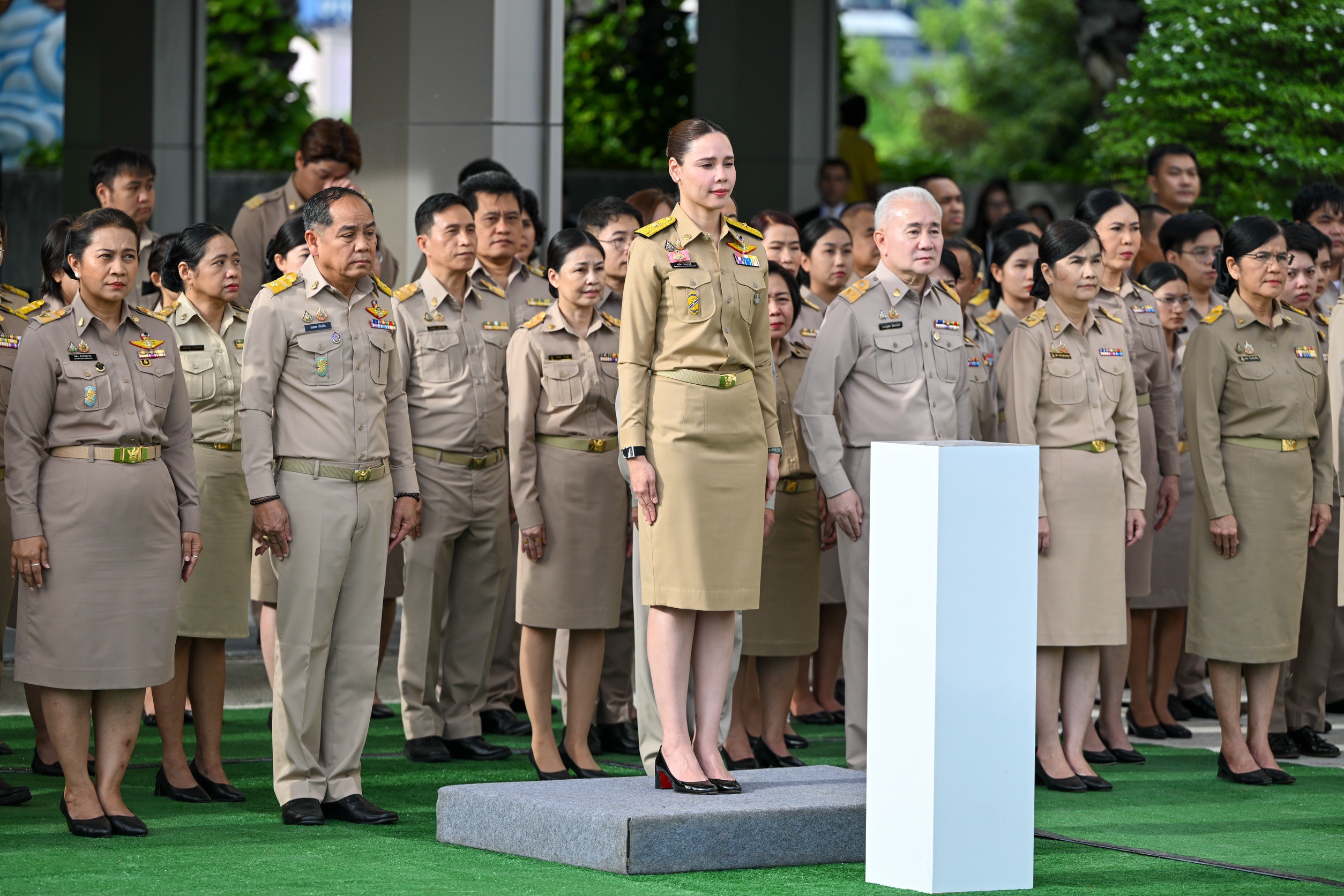“รมว.ซาบีดา” นำผู้บริหาร วธ. เคารพธงชาติ- ร้องเพลงชาติ เนื่องในวันพระราชทานธงชาติไทย