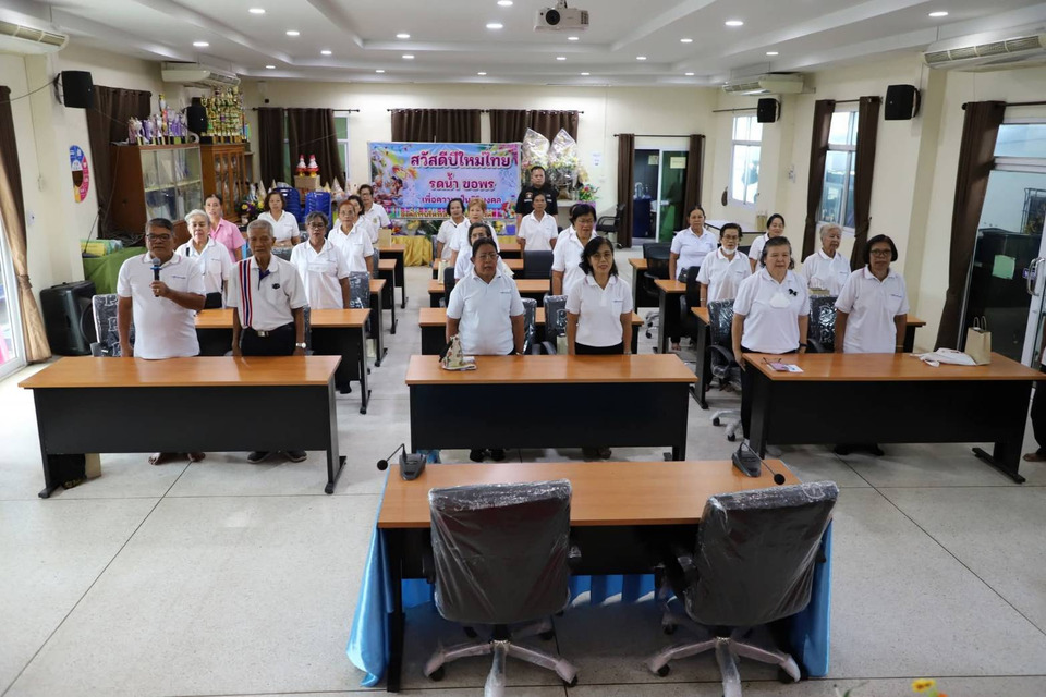 "อบต.นรสิงห์" จัด "โรงเรียนผู้สูงอายุ" เสริมความรู้กฎหมายจราจร สร้างผู้สูงวัยคุณภาพ 
