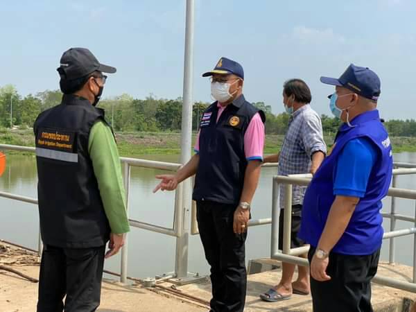 รองผู้ว่าฯยโสธรลุยกำจัดวัชพืชเปิดทางน้ำเขื่อนยโสธร-พนมไพร