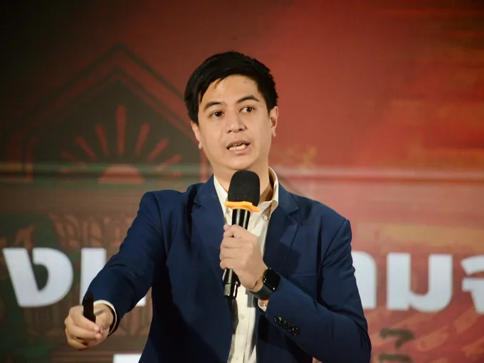 เมิน “สนธิ”ปลุกม็อบ “ไอติม” ยันหนุนเสรีภาพชุมนุม จ่อร่วมเวที “ไอลอว์” 13 ก.ย. ล็อกเป้าถล่ม “ฮั้ว สว.–โกงสอบท้องถิ่น” ดักทางรัฐบาลอย่าคิดปิดปากอภิปราย