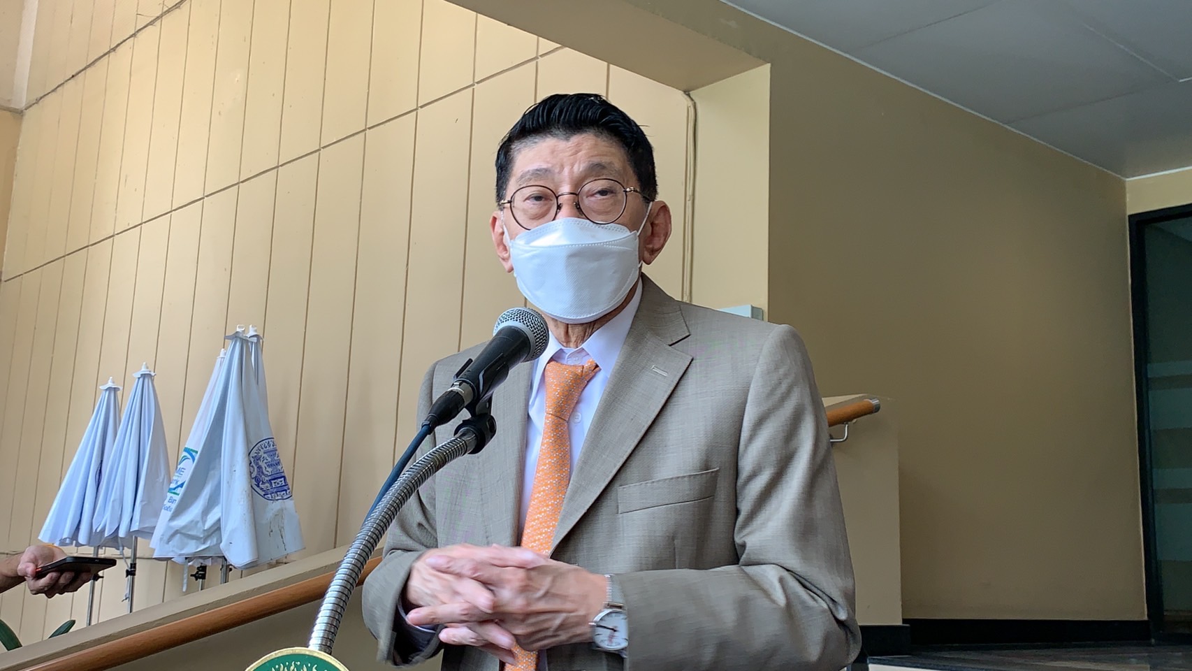 "วิษณุ" เผย แก้รธน.ผ่านแล้ว ต้องใช้ระบบเลือกตั้งใหม่ รับ ถ้ายุบสภาฯเร็วก่อนกม.ลูกส่อ มีปัญหา แย้ม มีหลายออปชั่นเป็นทางออก