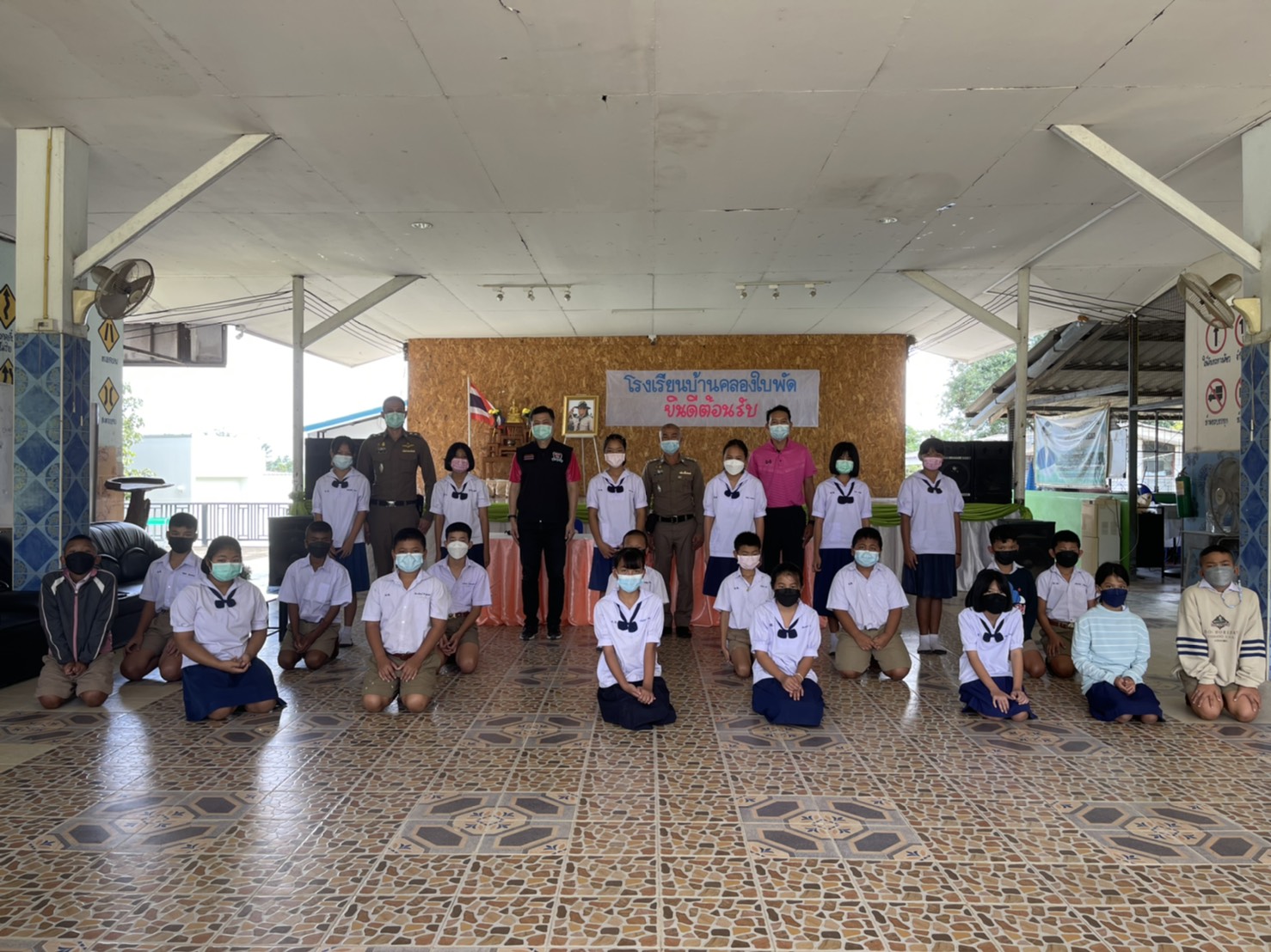 ตำรวจวังน้ำเขียวโคราช จัดโครงการ "นักเรียนจิตอาสา สถานศึกษาปลอดภัย" เน้นมีจิตอาสาพี่ดูแลน้องปลอดภัยจากโควิด19 