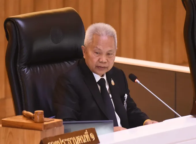 “โสภณ” งดประชุมสภาฯปกติ ลุยถกงบฯ 70 นัดพิเศษ “พริษฐ์-อภิสิทธิ์” ค้าน จี้รักษาวาระเดิม