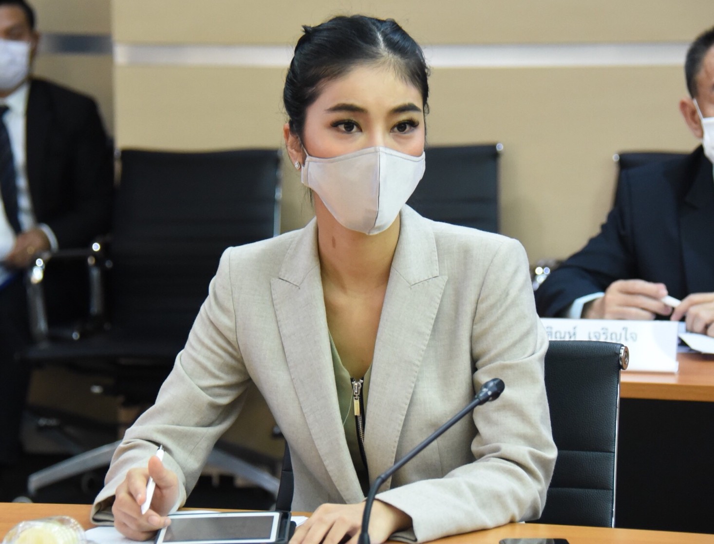 เฟคนิวส์! ก.อุตฯเตือนอย่าหลงเชื่ออ้างให้กรอกทะเบียนบ้านรับสิทธิ์หน้ากากฟรี ย้ำให้ไม่มีข้อแม้