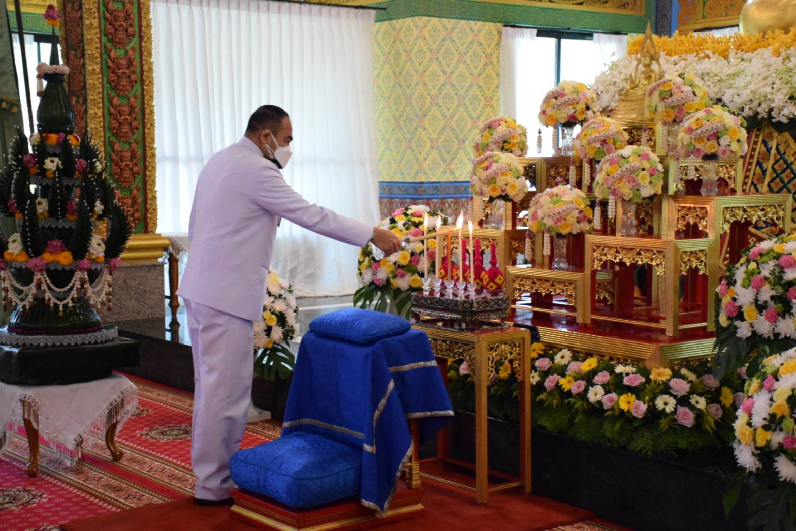 "ในหลวง" โปรดเกล้าฯให้องคมนตรี เชิญสัญญาบัตร พัดยศ ผ้าไตร ถวายแด่พระสงฆ์ที่ทรงพระกรุณาโปรดสถาปนาเลื่อนสมณศักดิ์ ณ วัดมหาธาตุวชิรมงคล กระบี่