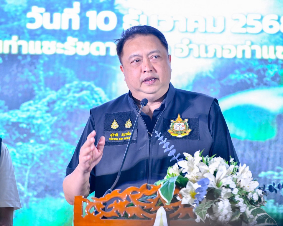 รองนายกฯ สุชาติ สั่งกรมทะเล ผนึกกำลังผู้ประกอบการและชุมชน เร่งขจัดคราบน้ำมันเกาะราชาใหญ่ หลังเหตุเรืออับปาง