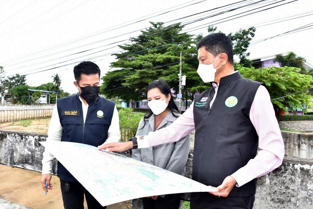 รองอธิบดี ชป. ลุยพื้นที่ติดตามแก้น้ำท่วมบางสะพาน รับมือการเปลี่ยนแปลงสภาพภูมิอากาศ 