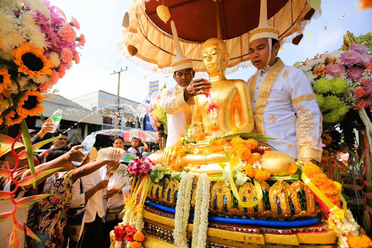 สำนักงานวัฒนธรรมลพบุรีและพุทธศาสนิกชนร่วมจัดประเพณีชักพระศรีอริยเมตไตรยวัดไลย์ 