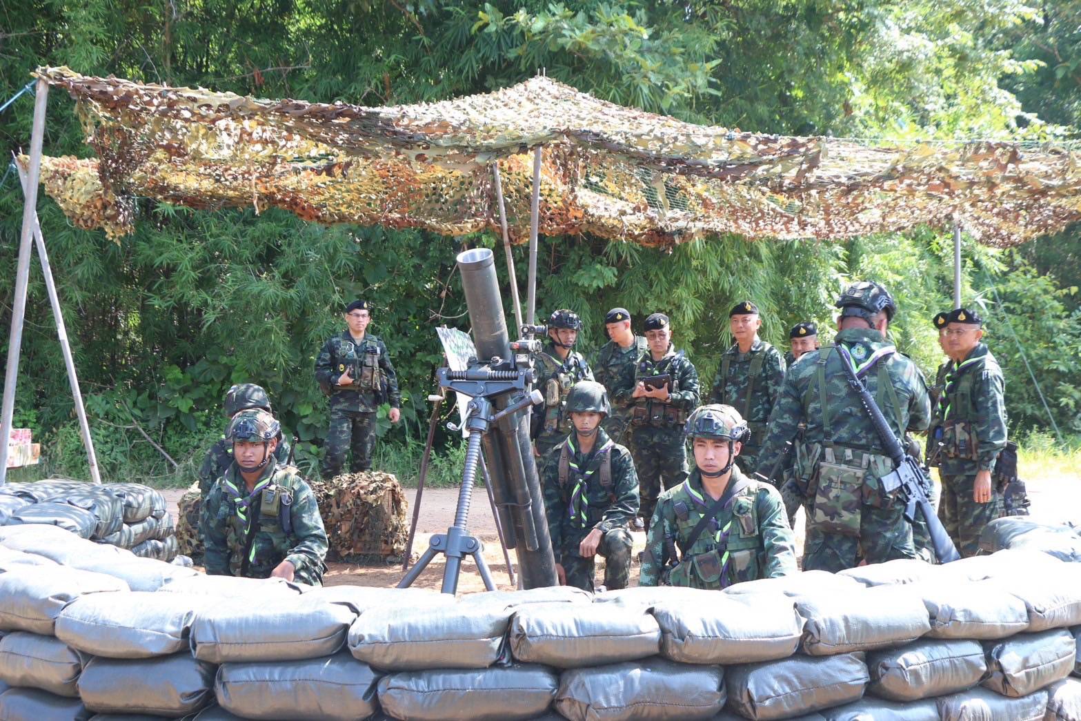 ผบ.กกล.นเรศวรติดตามสถานการณ์ในพื้นที่แนวชายแดนไทย-เมียนมาบริเวณอำเภอแม่สอด