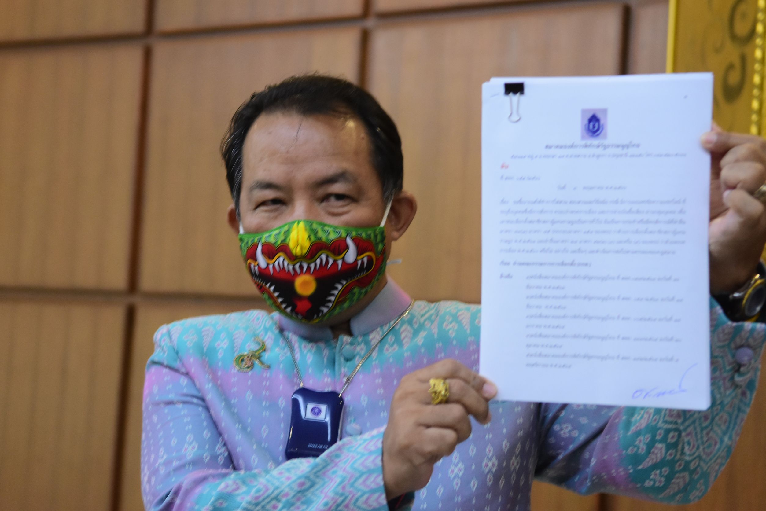 "ศรีสุวรรณ"จี้ "กกต."ตรวจสอบไลน์หลุดอดีตนายกฯครอบงำพรรคการเมืองหรือไม่