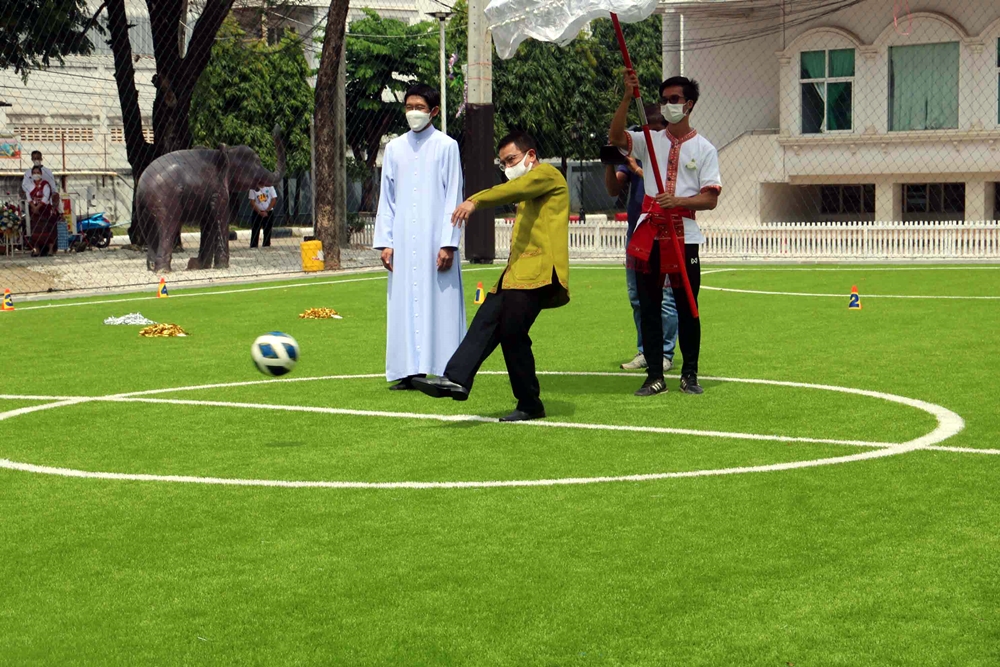 ร.ร.เซนต์ยอแซฟกาฬสินธุ์เปิดเสกสนามหญ้าเทียมส่งเสริมทักษะกีฬาฟุตบอล