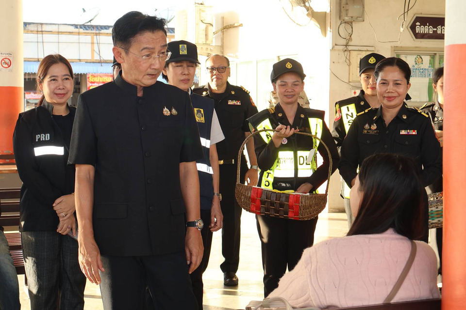 ผู้ว่าฯ ยโสธรส่งประชาชนกลับทำงาน มั่นใจรถพอ คนขับปลอดภัย ไร้ผู้โดยสารตกค้าง                 