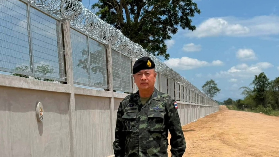 เดือด! โฆษกทัพไทย โพสต์ถาม “นี่หรือผู้ทรงคุณวุฒิ” ปมบังเกอร์ชายแดน ลั่นแค่ทำตัวให้สมควรเป็น“คน” ที่เกิดในแผ่นดินไทยก็พอ