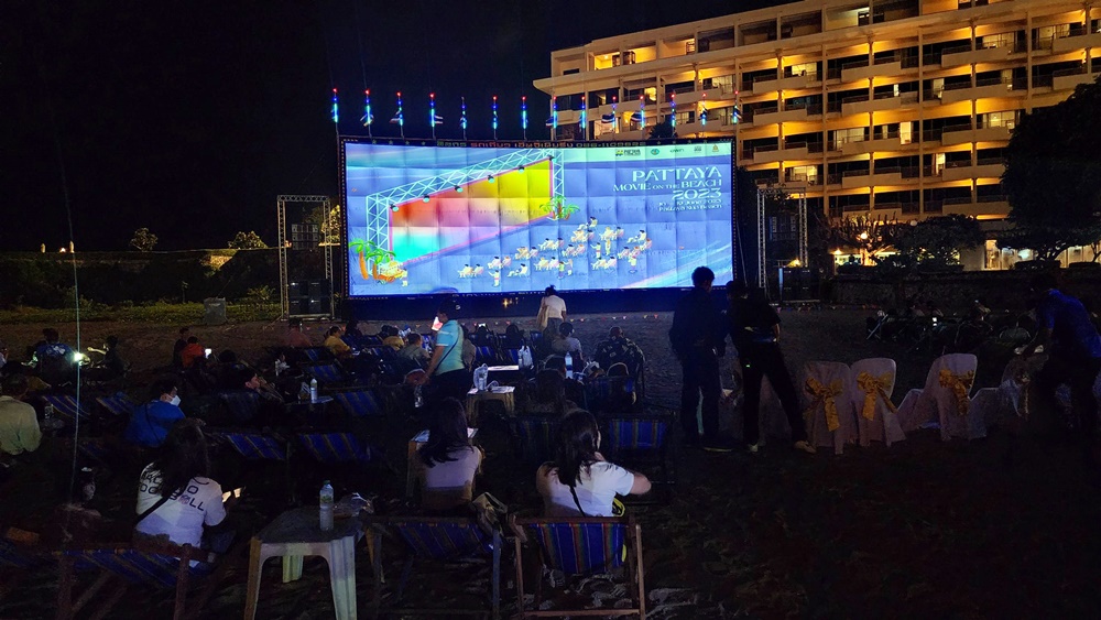 ชมฟรี! เมืองพัทยา จัดฉายภาพยนต์กลางแปลงริมชายหาด