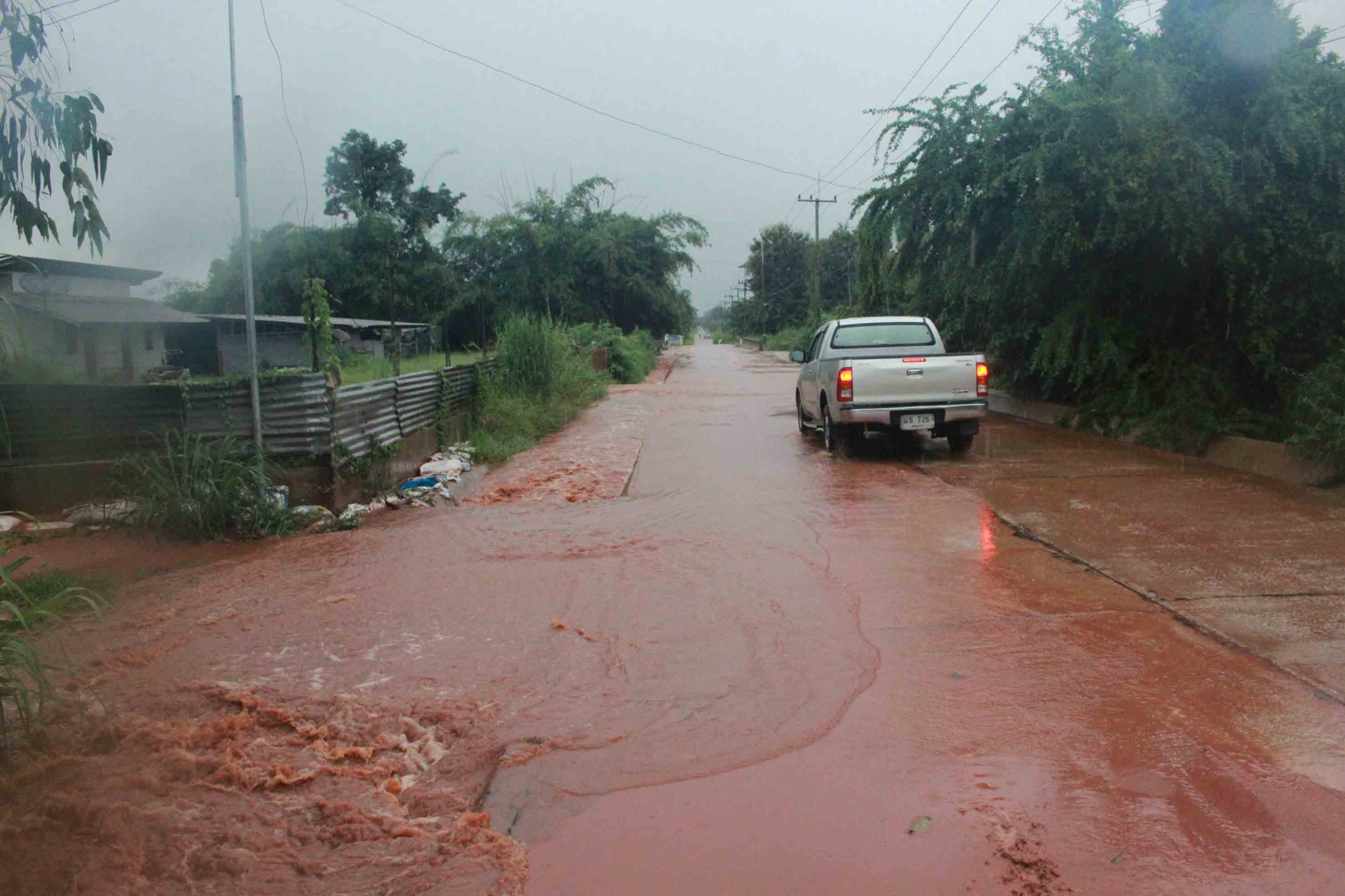 กาฬสินธุ์ฝนตกหนักเตือนน้ำป่าดงระแนงทะลักท่วมฉับพลัน