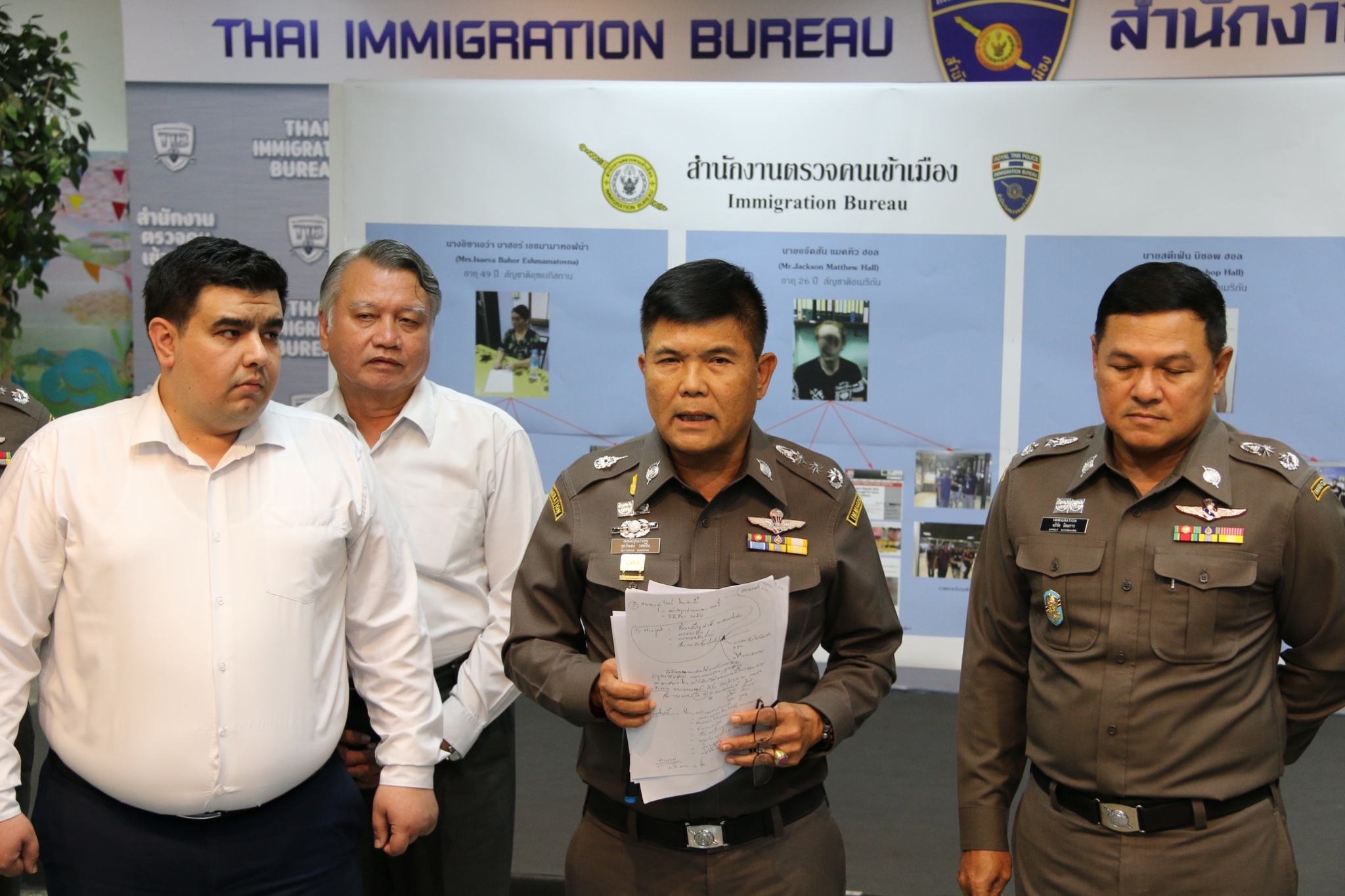สตม.รวบต่างชาติหนีหมายจับซุกในประเทศไทย