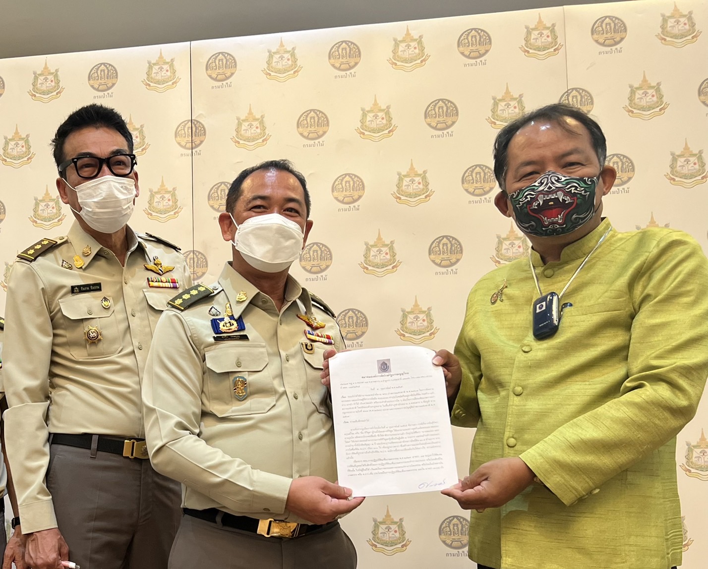 "ศรีสุวรรณ"พบอธิบดีกรมป่าไม้จี้สอบอาณาจักรอดีต  พส.ครอบครองที่ป่าเร่งฟันอาญา