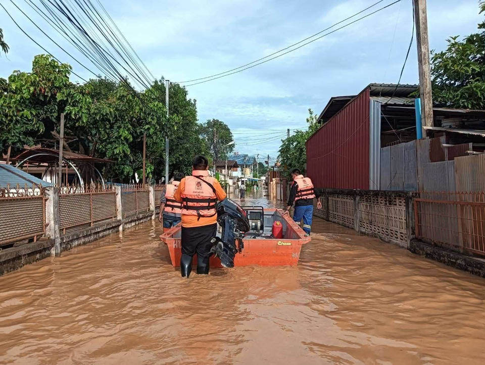 สลดน่านเสียชีวิต 2 ราย! ปภ.อัปเดตอุทกภัยลาม 6 จังหวัด กระทบสะสมกว่า 7.3 หมื่นชีวิต รัฐ-เอกชนผนึกกำลังกู้พื้นที่