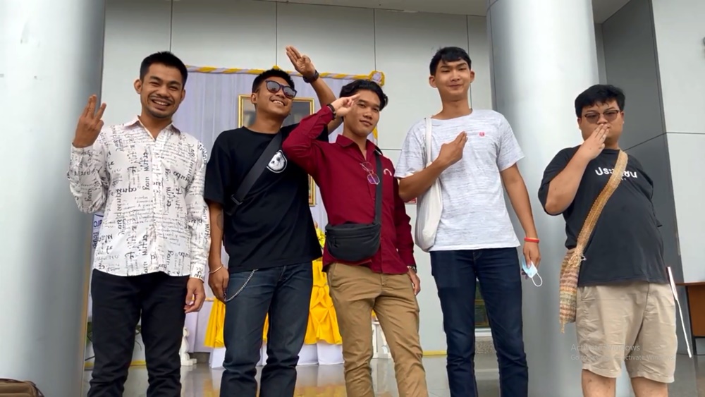 "ไผ่ ดาวดิน-เพนกวิน"รายงานตัวศาลขอนแก่น คดีชุมนุมปี 63 พร้อมปฏิเสธทุกข้อกล่าวหา 