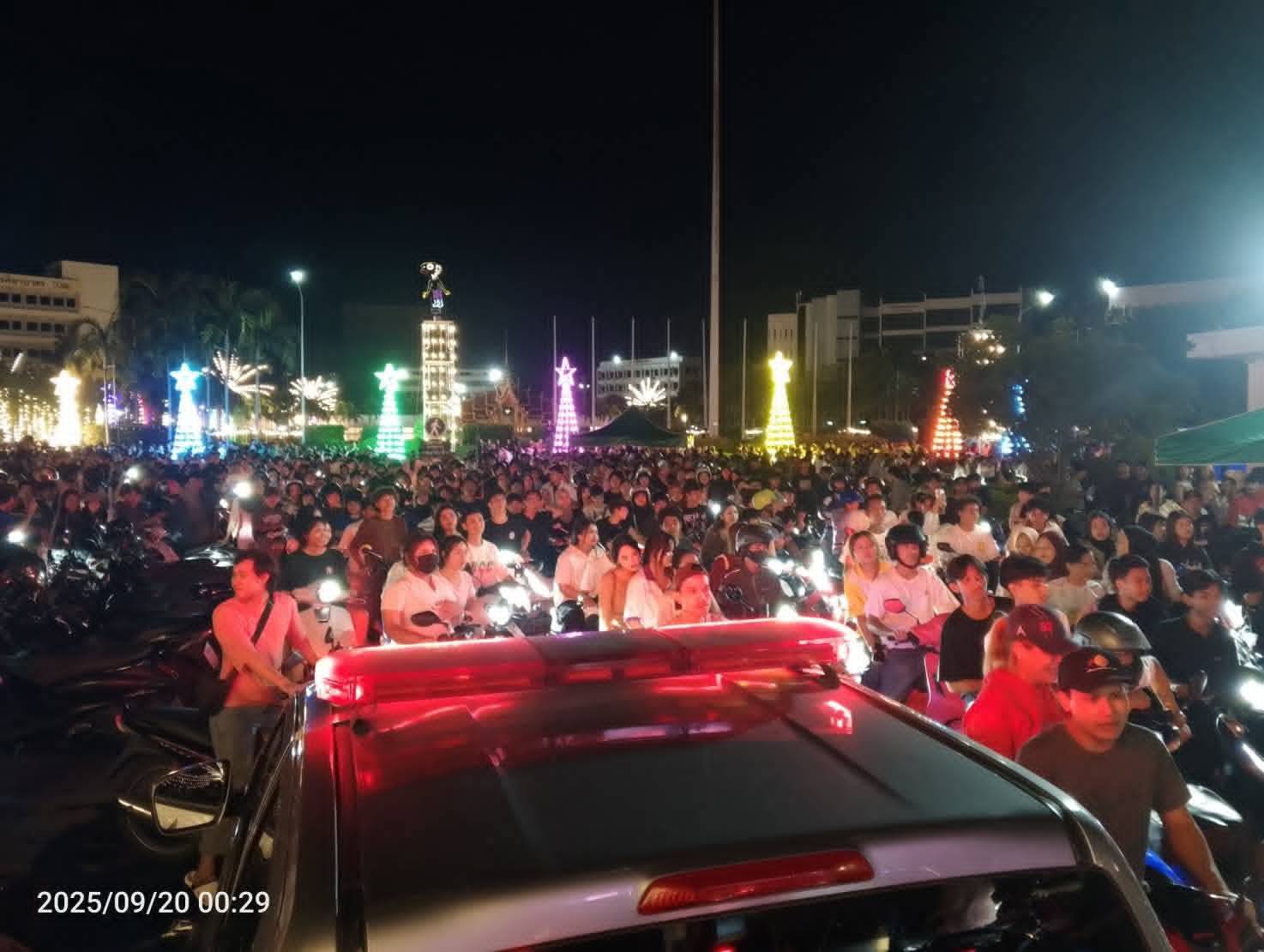 ปืนซุกเอวกลางคอนเสิร์ต! รวบหนุ่มต้องสงสัยหน้าเวที “บิ๊กแอส”อาวุธไทยประดิษฐ์พร้อมกระสุน 6 นัด