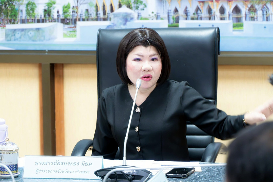 ผู้ว่าฯ แปดริ้วสั่งลุยแก้ผักตบชวาเต็มแม่น้ำบางปะกง ระดมทุกภาคส่วนเปิดทางน้ำเร่งด่วน