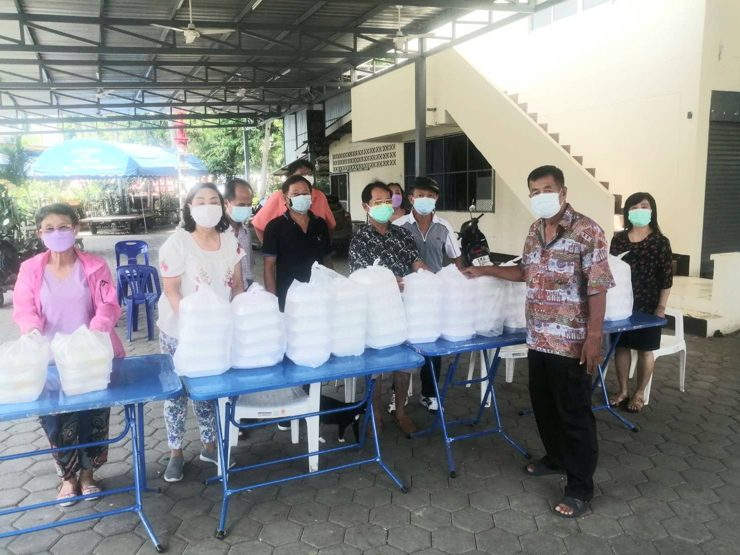 เชียงใหม่เดินหน้าแจกอาหารปรุงสุก-พืชผัก-ผลไม้  ตรวจหาเชื้อโควิด-19 เชิกรุกช่วยเหลือชุมชน
