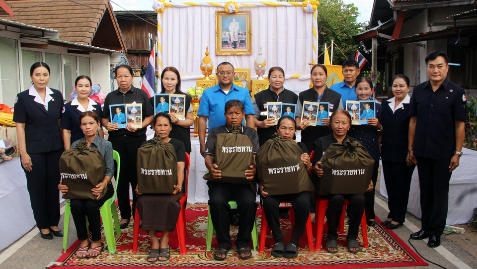 ร้อยเอ็ดมูลนิธิราชประชานุเคราะห์ฯ มอบสิ่งของพระราชทาน ช่วยครอบครัวประสบไฟไหม้ 5 หลัง
