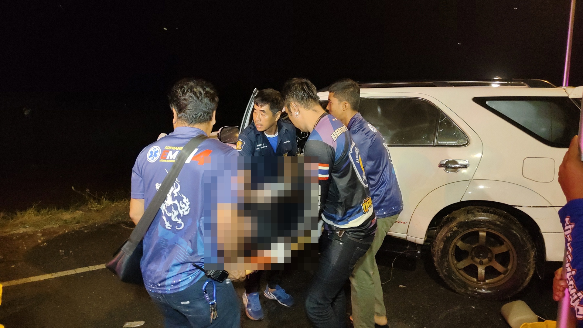 เจ้าของธุรกิจรถบรรทุกสินค้าเกษตรชาวสุพรรณบุรีขับฟอร์จูนเนอร์จมคลองต่อหน้าแม่ค้า 